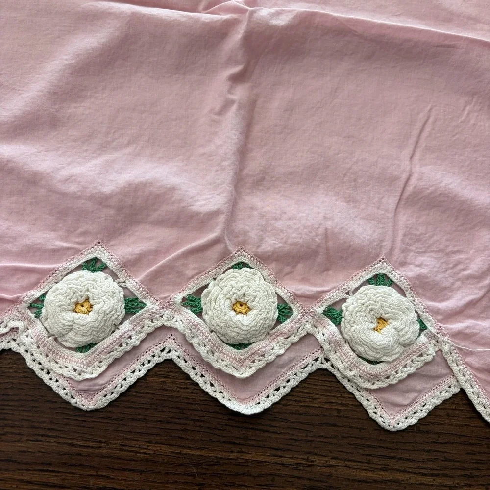 Vintage Pink Pillowcase Pair‎ Crochet Daisy Trim Cottage Bed Linens